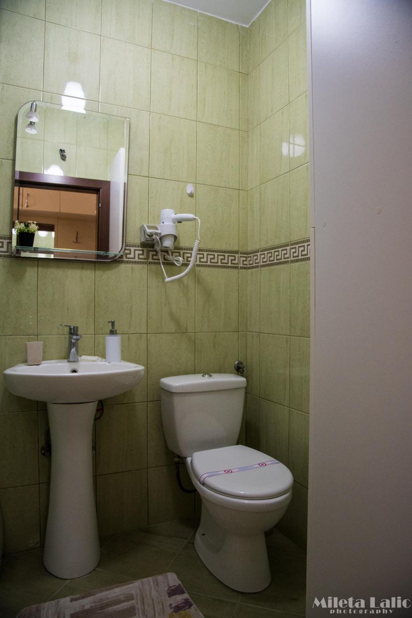 Sunny 412 Apartment Podgorica Buitenkant foto